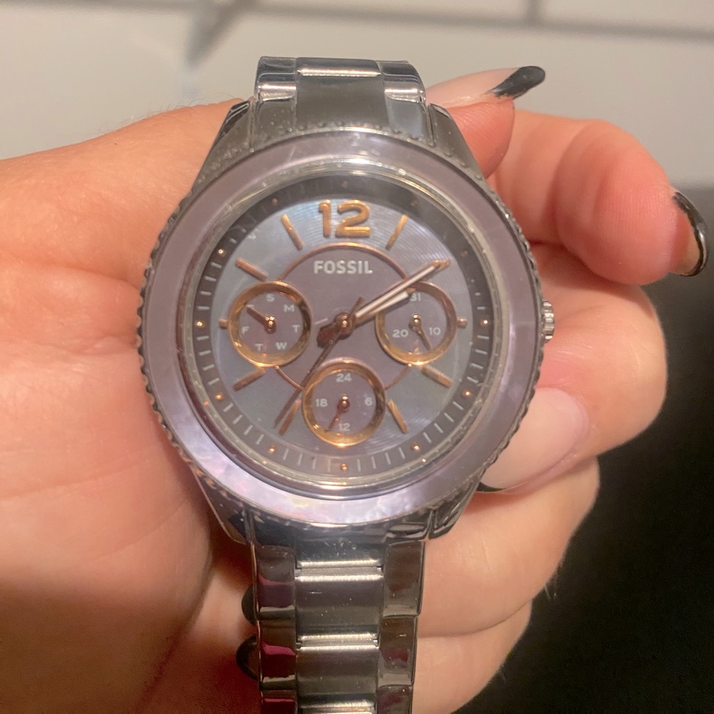 WOMEN’S FOSSIL WATCH. GREAT CONDITION